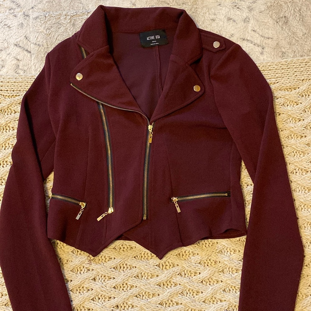 This is a nice jacket good for getting dress up or down.